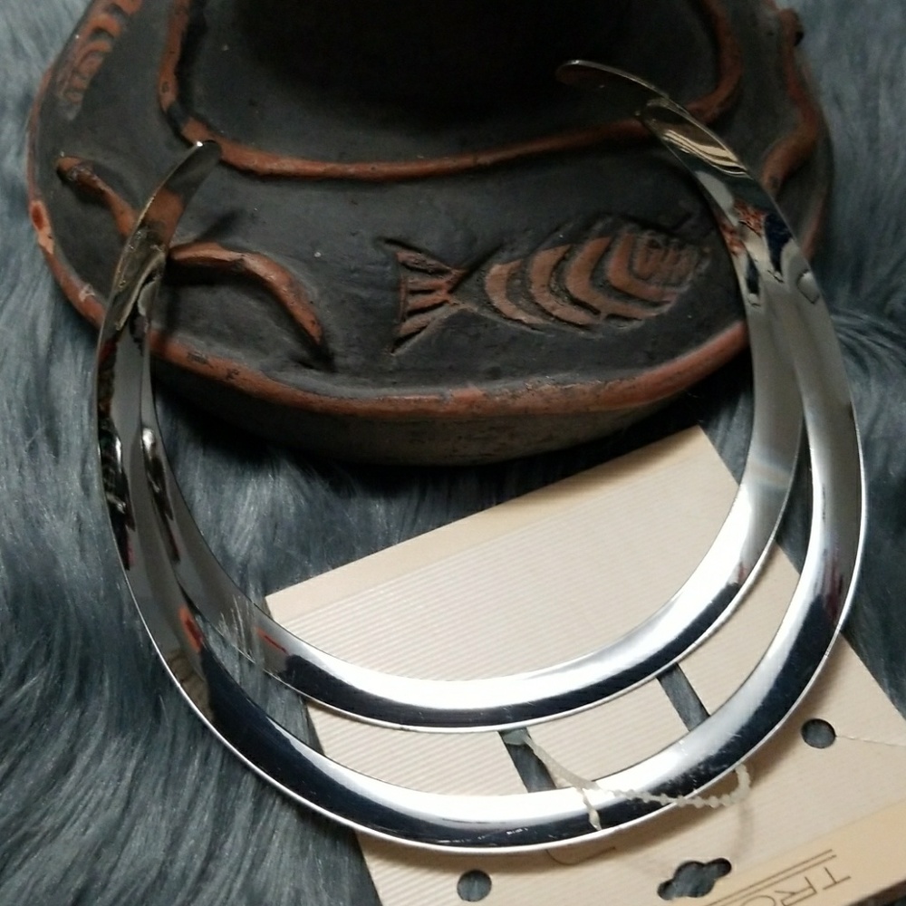 Statement Necklace - Picture 3 of 3